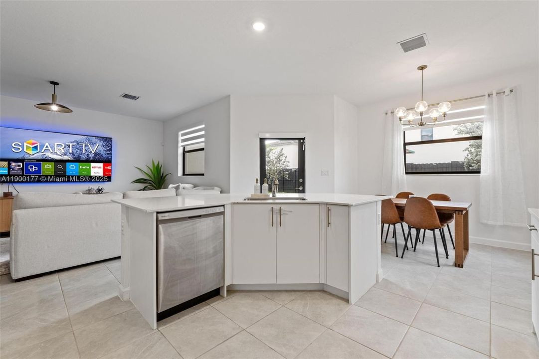 For Sale: $795,000 (5 beds, 3 baths, 3252 Square Feet)