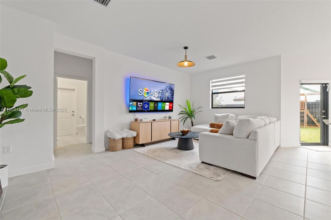 For Sale: $795,000 (5 beds, 3 baths, 3252 Square Feet)