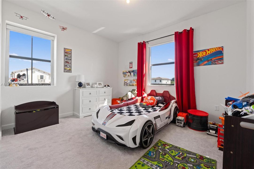 For Sale: $795,000 (5 beds, 3 baths, 3252 Square Feet)