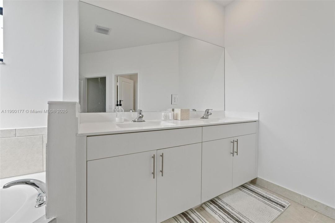 For Sale: $795,000 (5 beds, 3 baths, 3252 Square Feet)