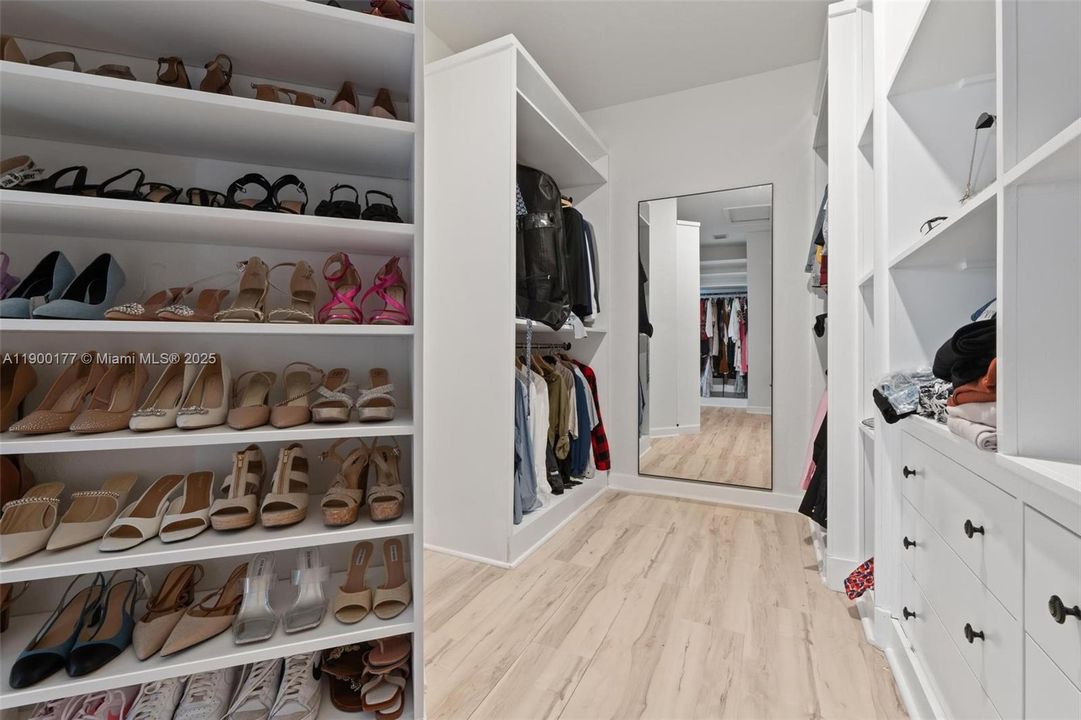 For Sale: $795,000 (5 beds, 3 baths, 3252 Square Feet)