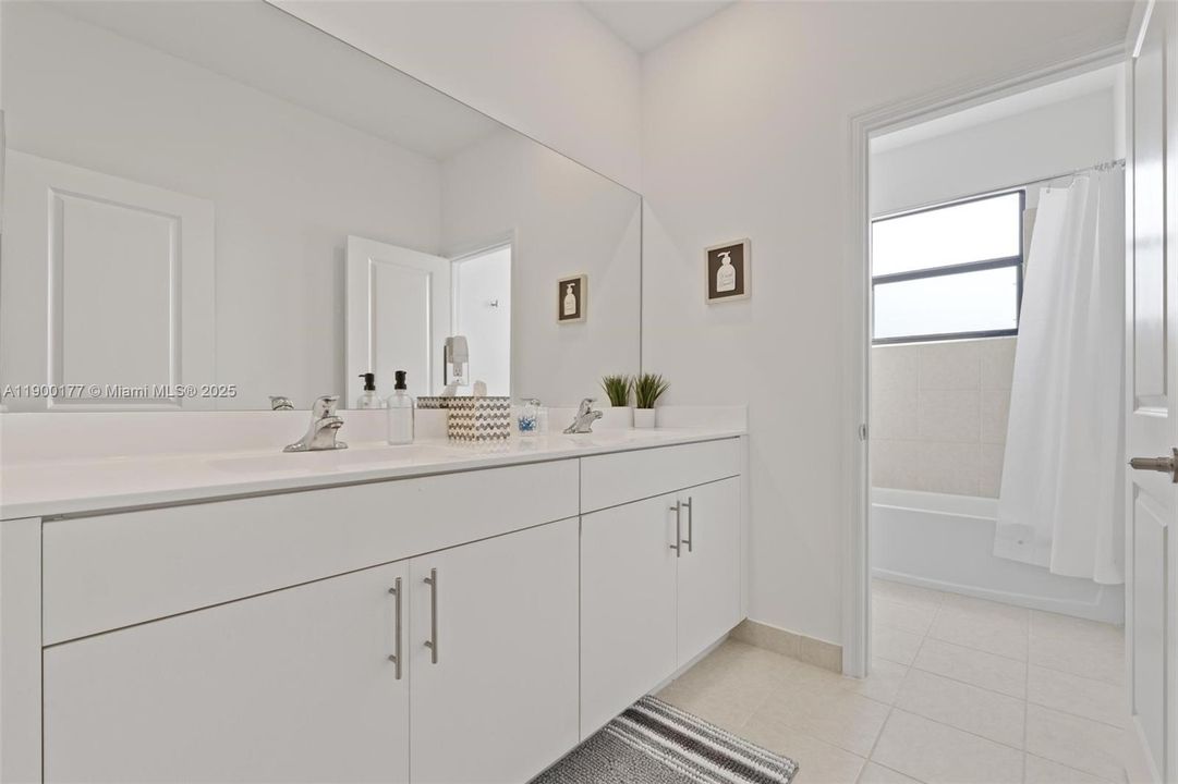 For Sale: $795,000 (5 beds, 3 baths, 3252 Square Feet)