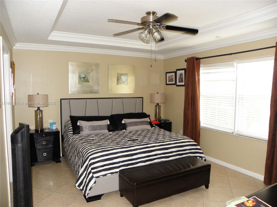 Recientemente alquilado: $3,500 (3 camas, 2 baños, 1909 Pies cuadrados)