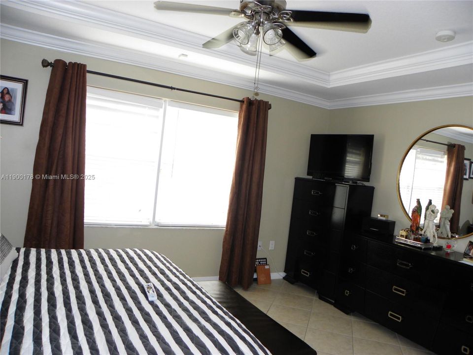 Recientemente alquilado: $3,500 (3 camas, 2 baños, 1909 Pies cuadrados)