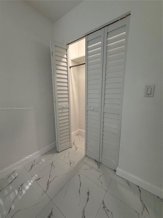 合同活跃: $1,900 (2 贝兹, 1 浴室, 556 平方英尺)