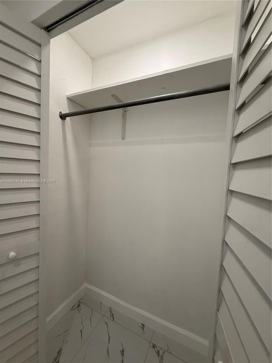 合同活跃: $1,900 (2 贝兹, 1 浴室, 556 平方英尺)