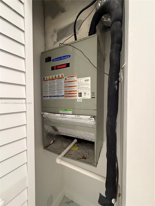 合同活跃: $1,900 (2 贝兹, 1 浴室, 556 平方英尺)