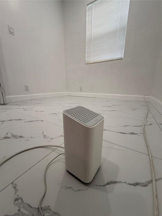 合同活跃: $1,900 (2 贝兹, 1 浴室, 556 平方英尺)