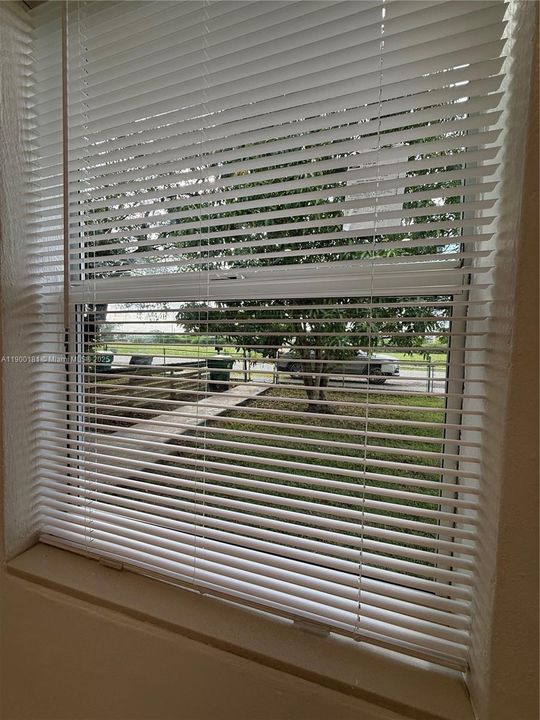 合同活跃: $1,900 (2 贝兹, 1 浴室, 556 平方英尺)