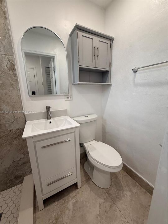 合同活跃: $1,900 (2 贝兹, 1 浴室, 556 平方英尺)