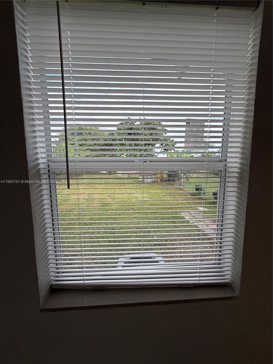 合同活跃: $1,900 (2 贝兹, 1 浴室, 556 平方英尺)