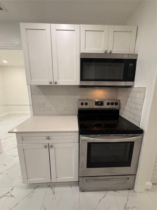 Electric Range w/ Oven and microwave