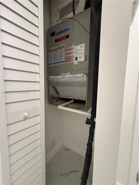 合同活跃: $1,900 (2 贝兹, 1 浴室, 556 平方英尺)