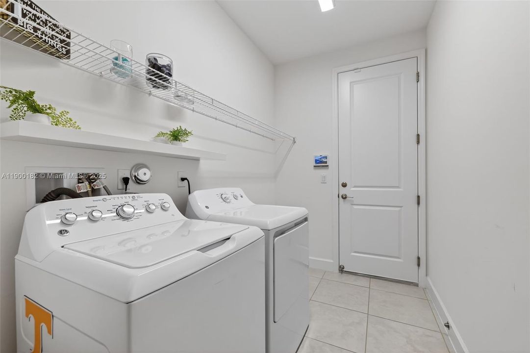 For Sale: $639,000 (3 beds, 2 baths, 2254 Square Feet)