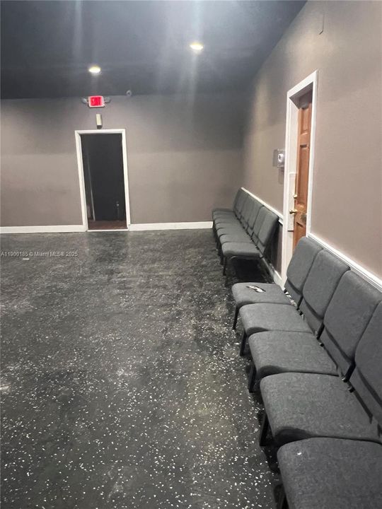 出租: $5,500 (0 贝兹, 0 浴室, 0 平方英尺)