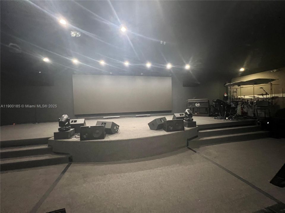 出租: $5,500 (0 贝兹, 0 浴室, 0 平方英尺)