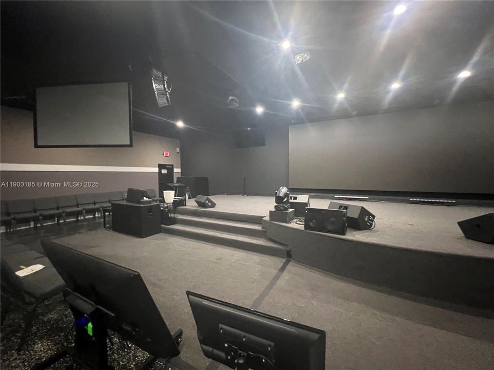 出租: $5,500 (0 贝兹, 0 浴室, 0 平方英尺)