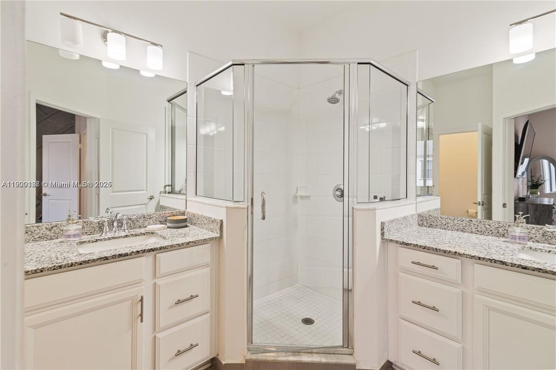 Recently Rented: $2,650 (3 beds, 2 baths, 1530 Square Feet)