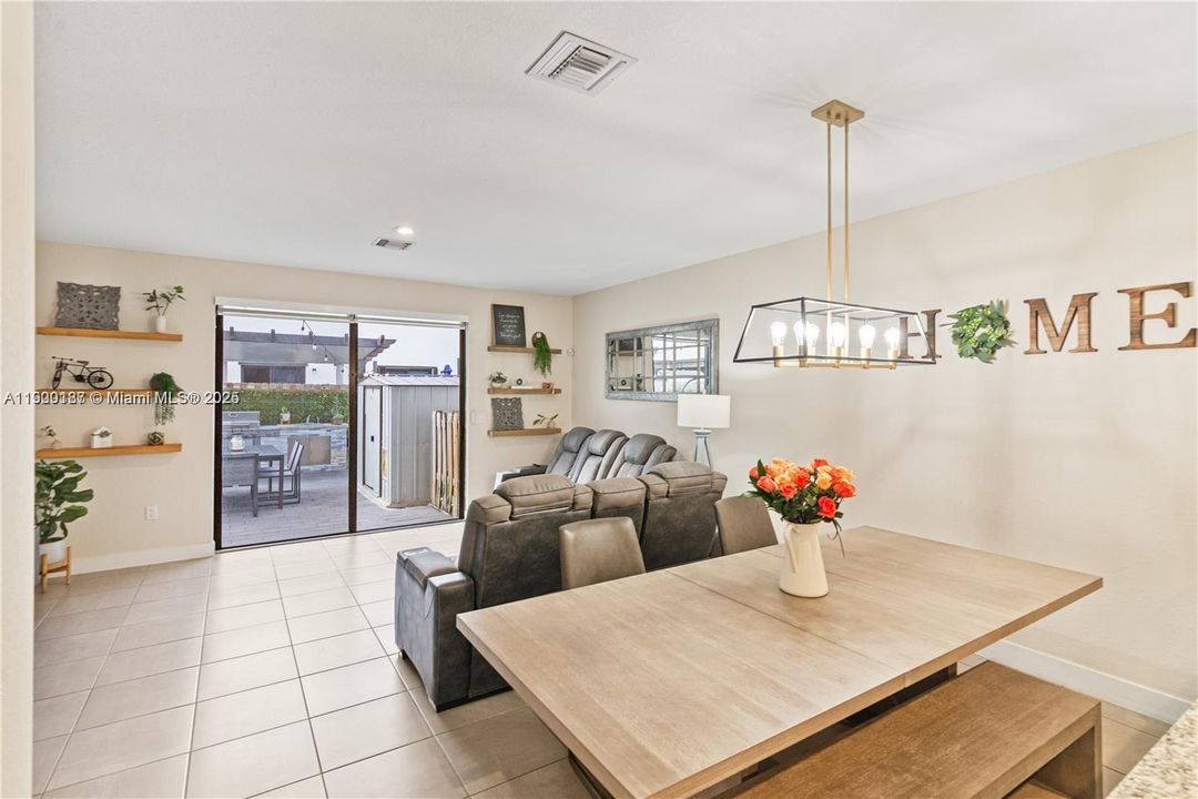 Recently Rented: $2,650 (3 beds, 2 baths, 1530 Square Feet)