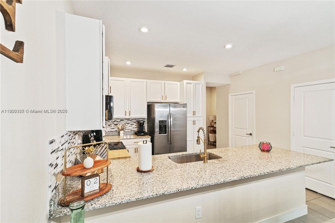 Recently Rented: $2,650 (3 beds, 2 baths, 1530 Square Feet)