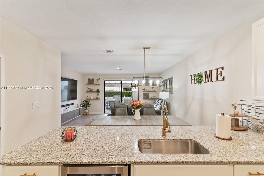 Recently Rented: $2,650 (3 beds, 2 baths, 1530 Square Feet)