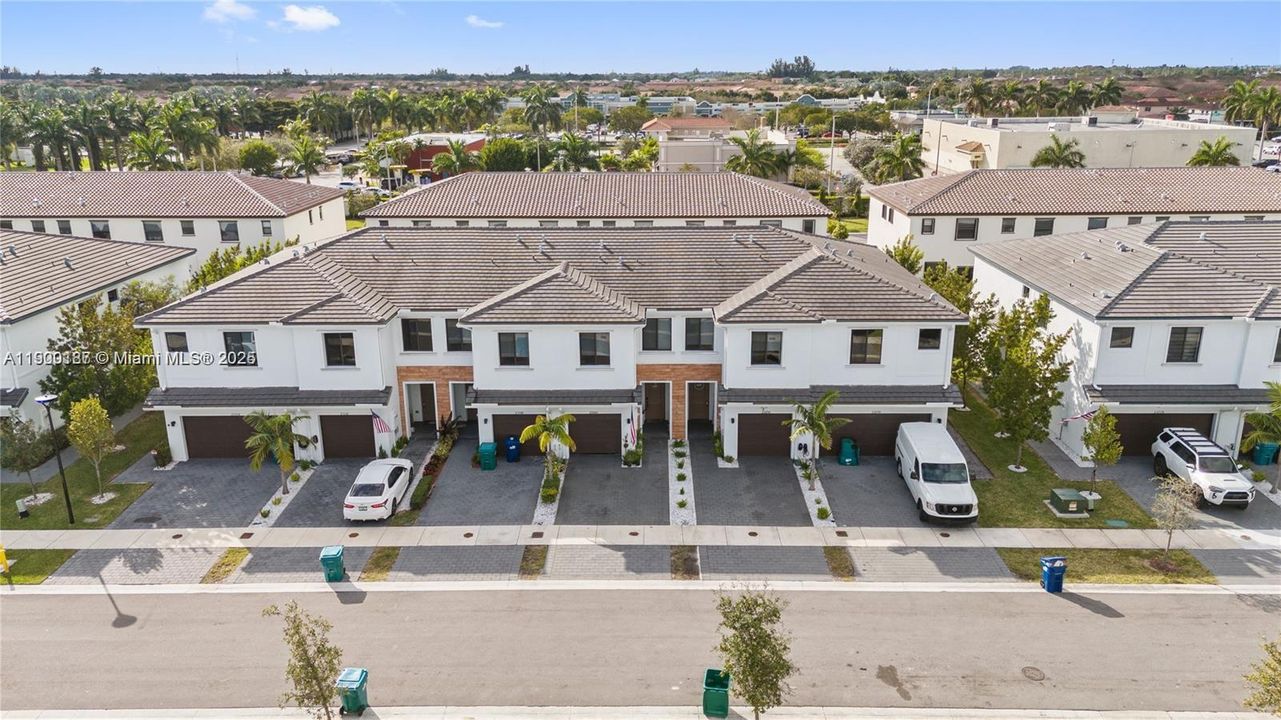 Recently Rented: $2,650 (3 beds, 2 baths, 1530 Square Feet)