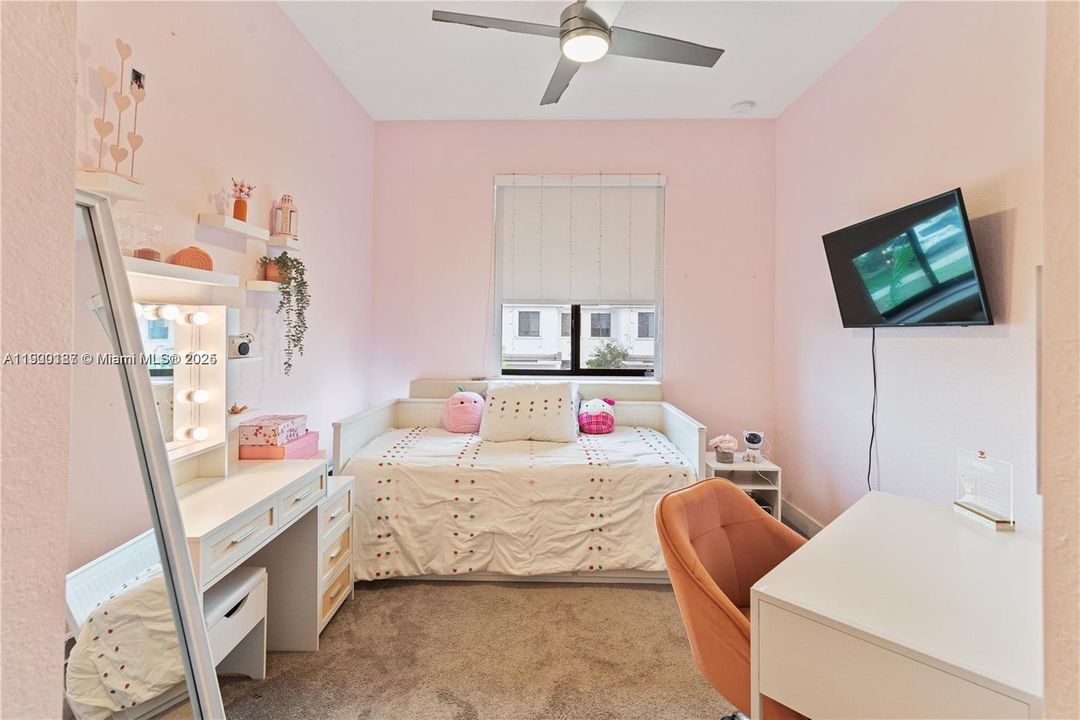 Recently Rented: $2,650 (3 beds, 2 baths, 1530 Square Feet)