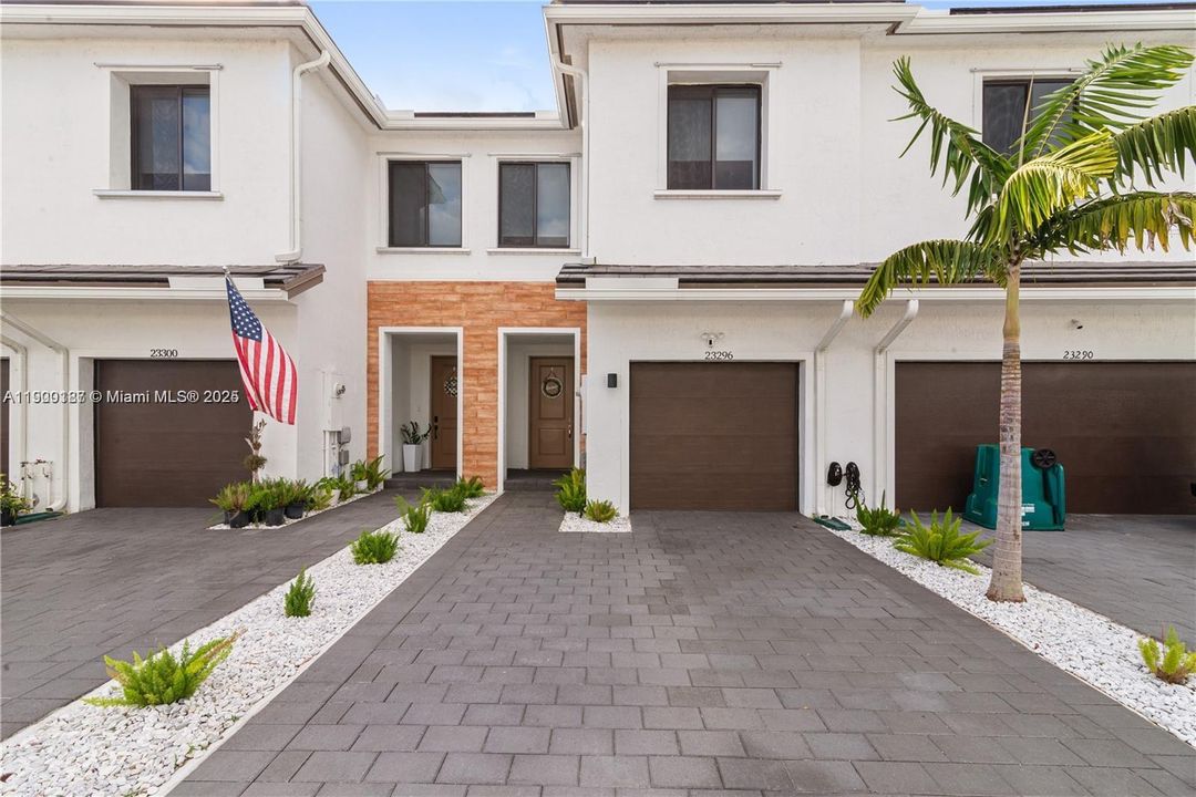 Recently Rented: $2,650 (3 beds, 2 baths, 1530 Square Feet)