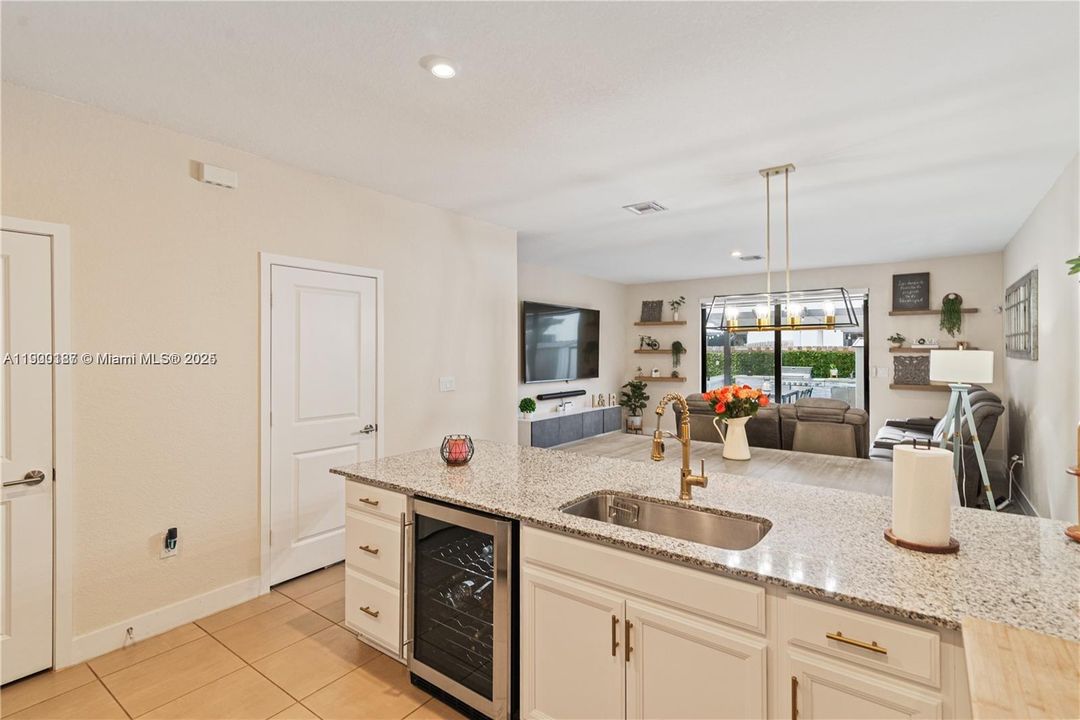 Recently Rented: $2,650 (3 beds, 2 baths, 1530 Square Feet)