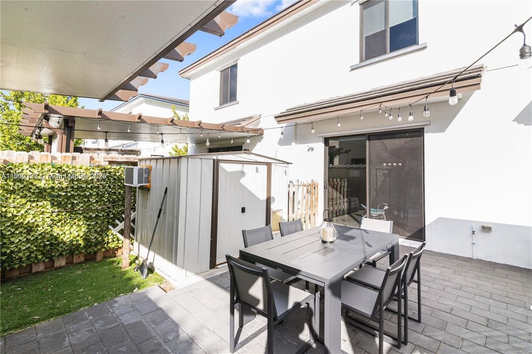 Recently Rented: $2,650 (3 beds, 2 baths, 1530 Square Feet)