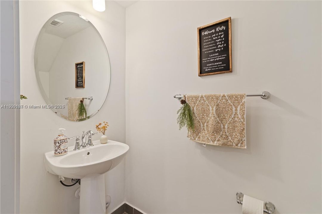 Recently Rented: $2,650 (3 beds, 2 baths, 1530 Square Feet)