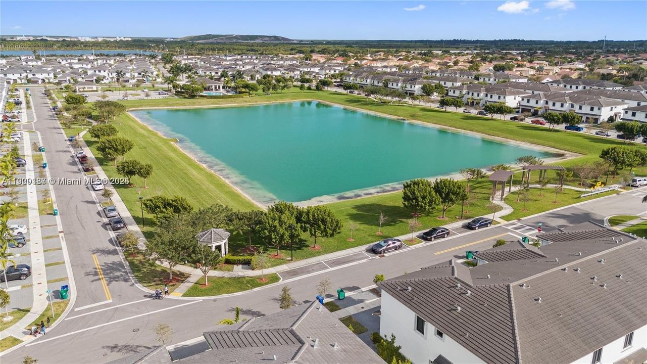 Recently Rented: $2,650 (3 beds, 2 baths, 1530 Square Feet)