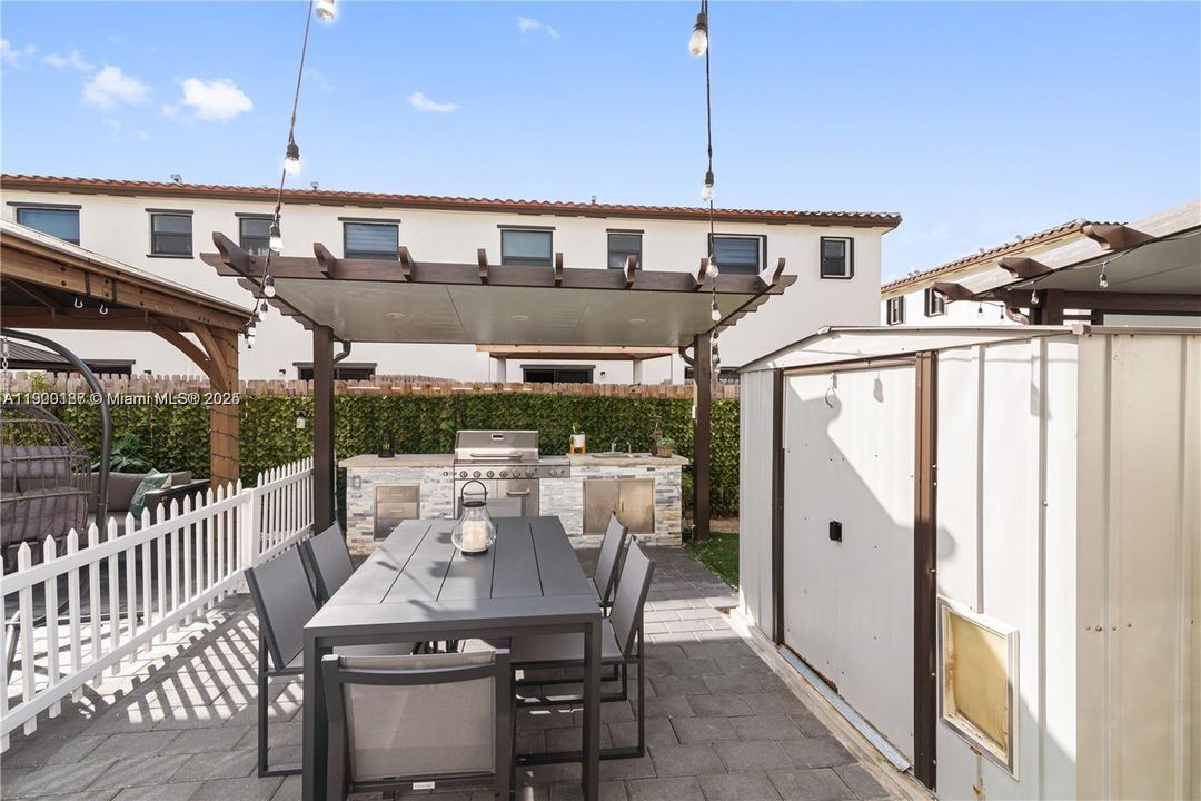 Recently Rented: $2,650 (3 beds, 2 baths, 1530 Square Feet)