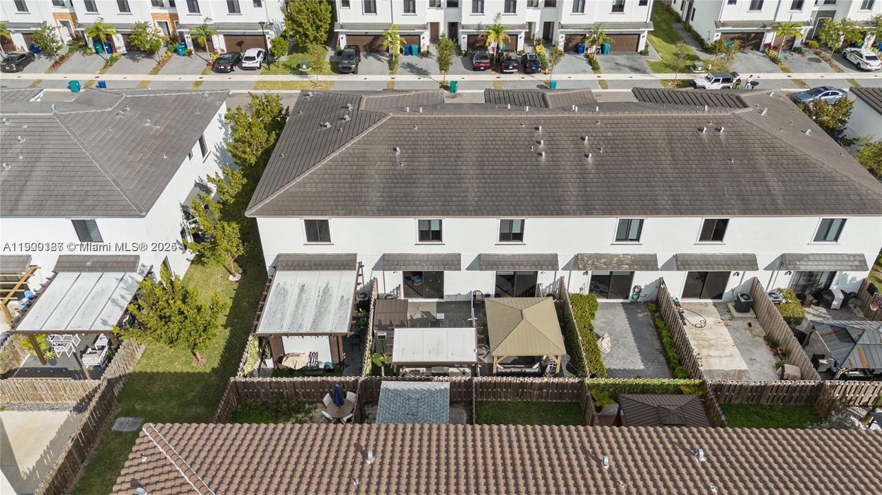 Recently Rented: $2,650 (3 beds, 2 baths, 1530 Square Feet)