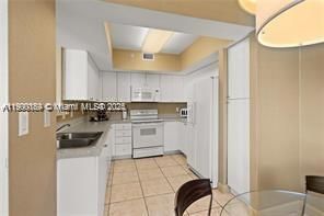 For Sale: $1,195,000 (3 beds, 3 baths, 1860 Square Feet)