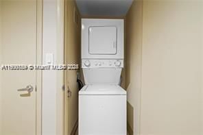 For Sale: $1,195,000 (3 beds, 3 baths, 1860 Square Feet)