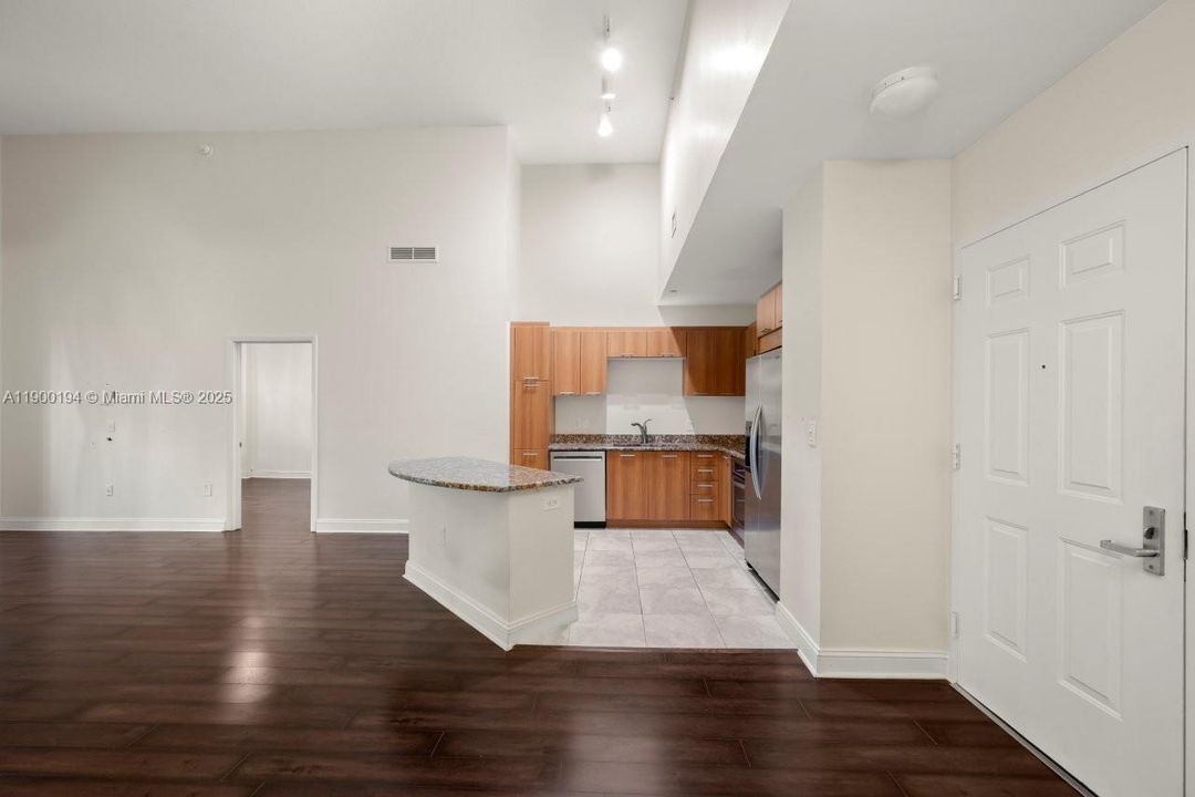 Recently Rented: $2,700 (2 beds, 2 baths, 1144 Square Feet)