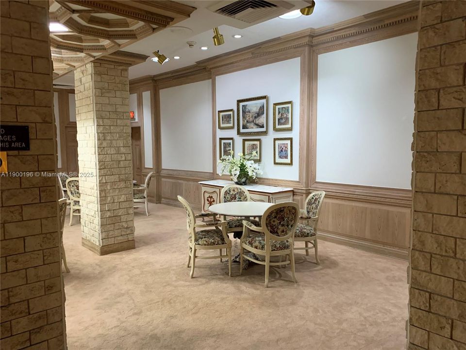 最近租的: $2,600 (1 贝兹, 1 浴室, 1063 平方英尺)