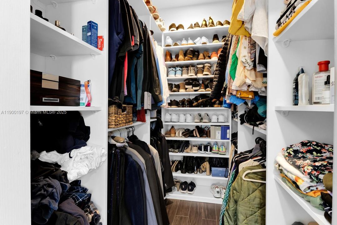 Recently Rented: $7,300 (3 beds, 2 baths, 2100 Square Feet)