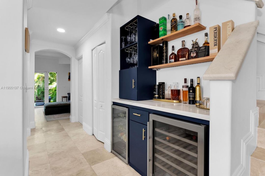 Recently Rented: $7,300 (3 beds, 2 baths, 2100 Square Feet)