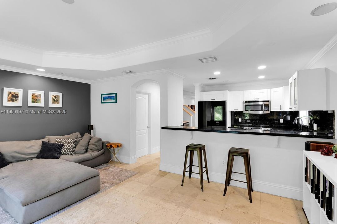 Recently Rented: $7,300 (3 beds, 2 baths, 2100 Square Feet)