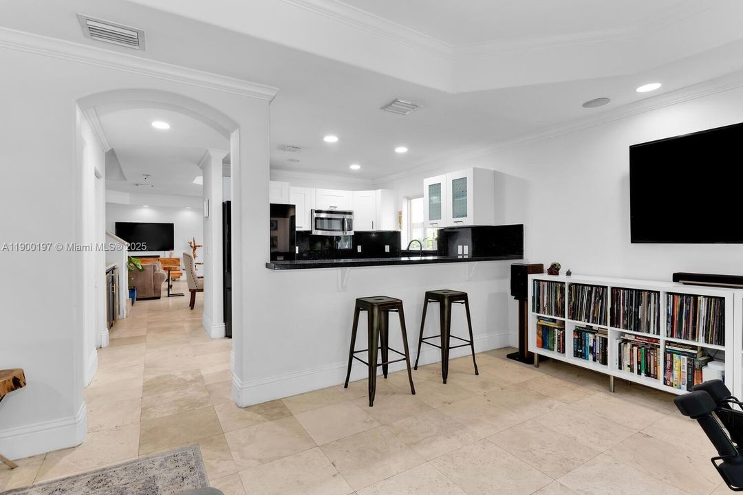 Recently Rented: $7,300 (3 beds, 2 baths, 2100 Square Feet)