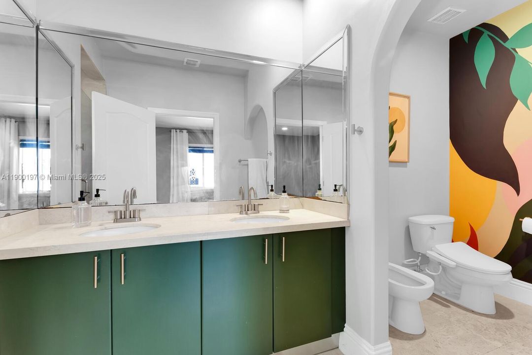 Recently Rented: $7,300 (3 beds, 2 baths, 2100 Square Feet)