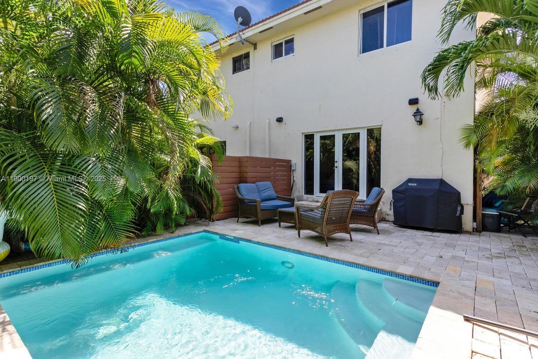 Recently Rented: $7,300 (3 beds, 2 baths, 2100 Square Feet)