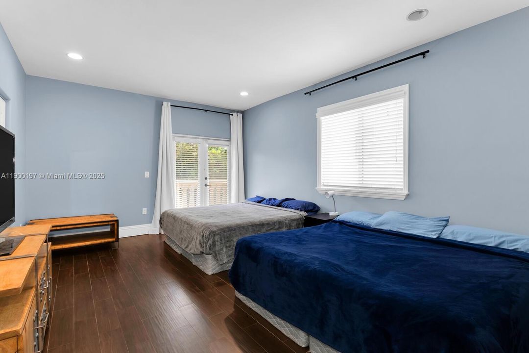 Recently Rented: $7,300 (3 beds, 2 baths, 2100 Square Feet)