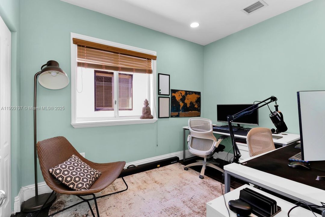 Recently Rented: $7,300 (3 beds, 2 baths, 2100 Square Feet)