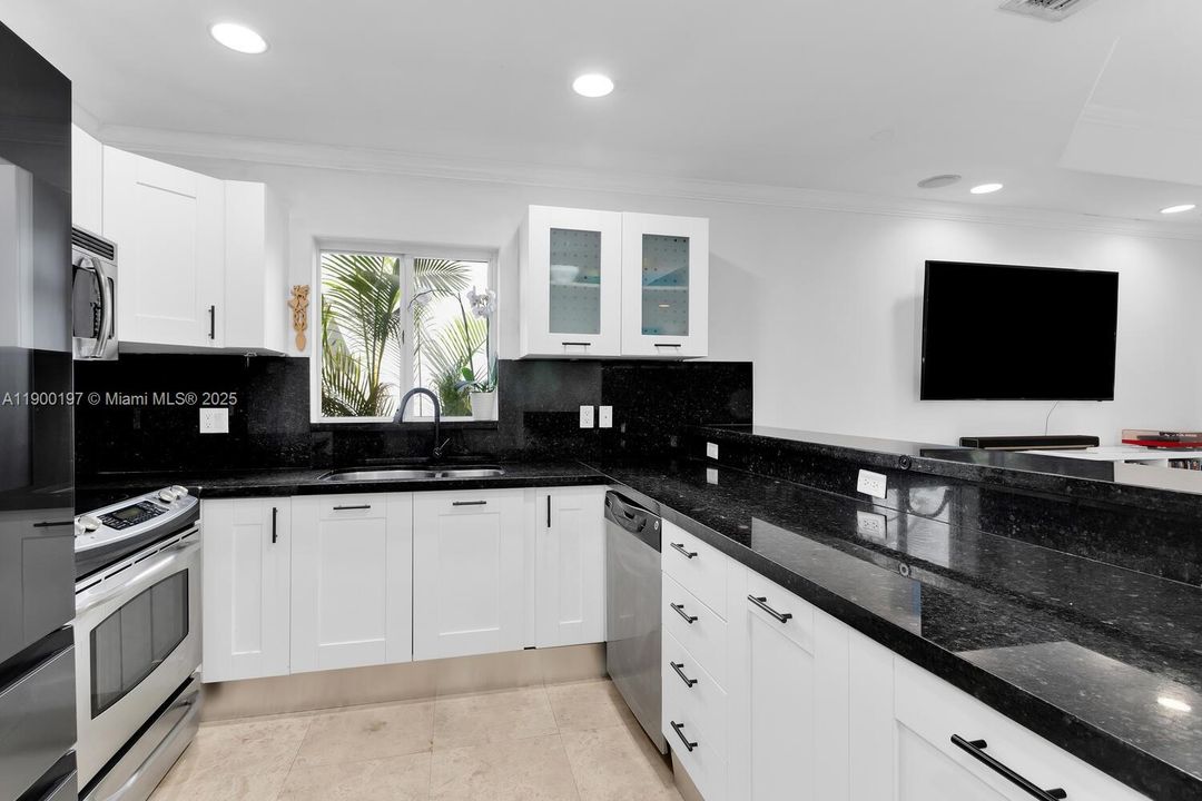 Recently Rented: $7,300 (3 beds, 2 baths, 2100 Square Feet)