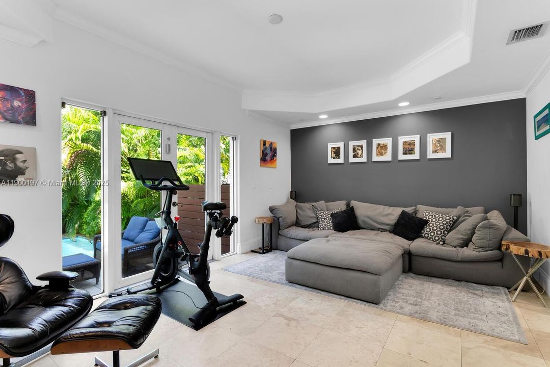 Recently Rented: $7,300 (3 beds, 2 baths, 2100 Square Feet)