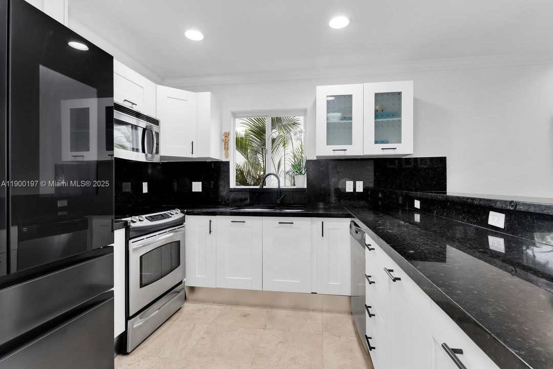 Recently Rented: $7,300 (3 beds, 2 baths, 2100 Square Feet)