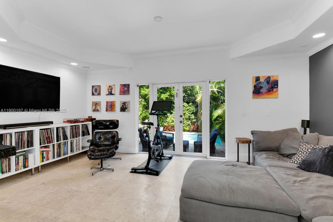 Recently Rented: $7,300 (3 beds, 2 baths, 2100 Square Feet)